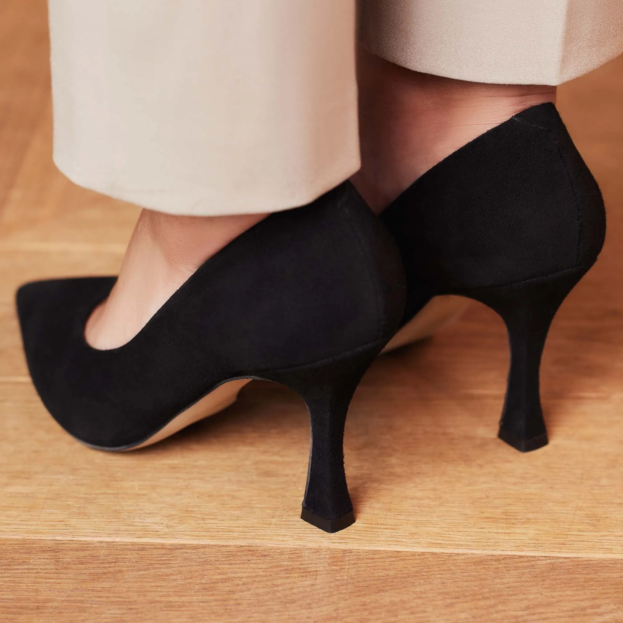 Vendôme Monica black suede pumps