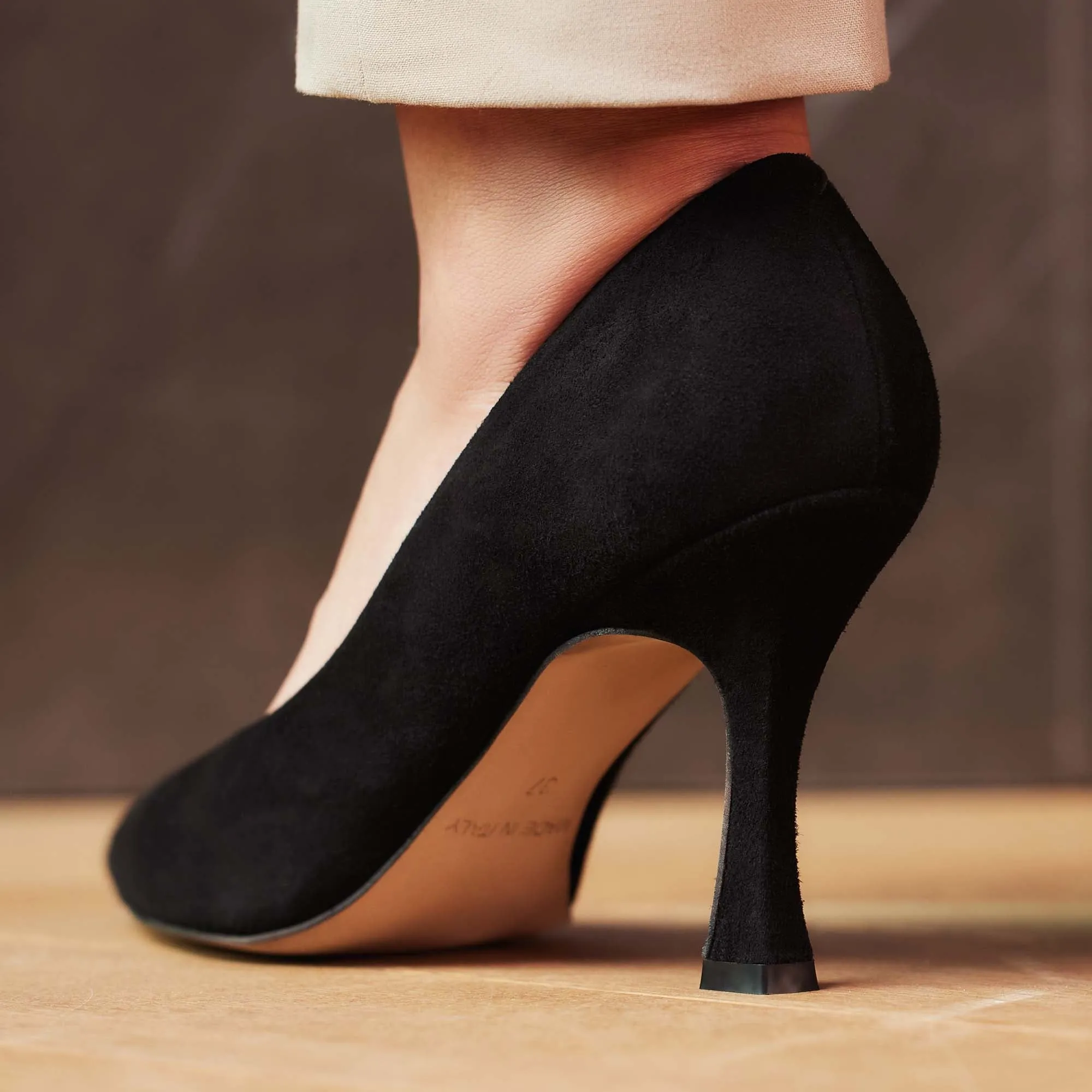 Vendôme Monica black suede pumps